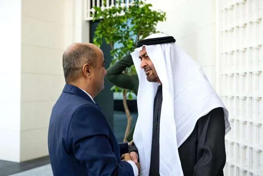 الرئيس الإماراتي يستقبل رئيس الوزراء ”بن بريك” في ”قصر الشاطئ” بأبوظبي